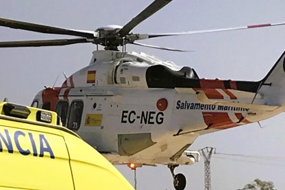 El helicóptero de Salvamento Marítimo.