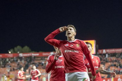 Marcos Baselga celebra su gol ante el Cartagena en el último partido disputado en el Nou Estadi.