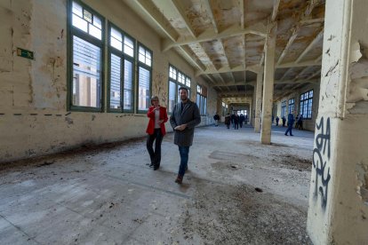 El alcalde de Tarragona, Rubén Viñuales, y la presidenta de la Diputació, Noemí Llauradó, en la Tabacalera.