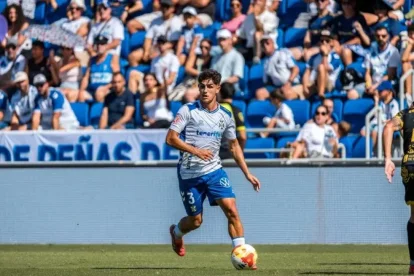 Ander Zoilo llega en calidad de cedido por el Tenerife hasta final de temporada.