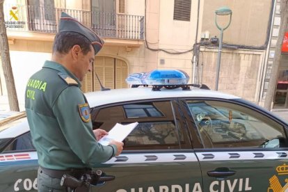 Uno de los agentes que han participado en el operativo.