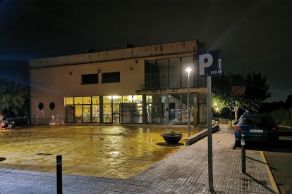 La víctima va anar al bar del Casal per demanar ajuda.