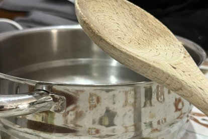 La imagen de Dignitat a les Vies para convocar la cacerolada.