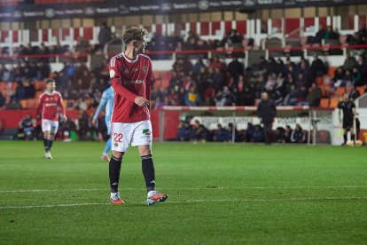 Hugo Pérez en su debut de grana frente al Ibiza.