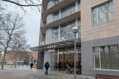 El hotel en el que tuvieron lugar los hechos, en la avenida Ramon d'Olzina de Vila-seca.