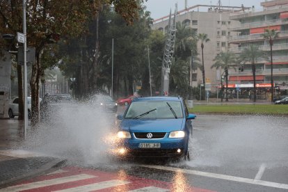 La lluvia respeta Tarragona, pero obliga a cortar la C-12 en Tortosa y deja 13 avisos a los Bombers