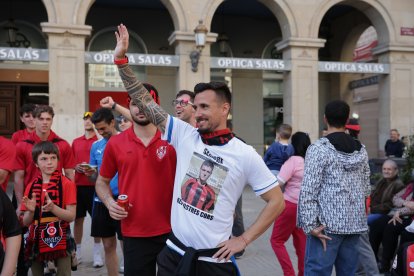 Marc Carrasco con la camiseta de su excompañero Jordi Pitarque, fallecido con 23 años. FOTO: ALBA MARIN