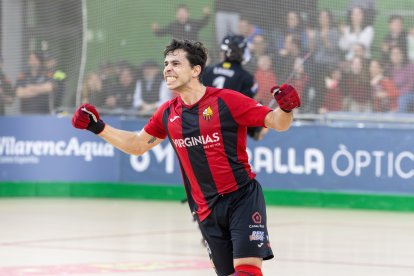 Martí Casas celebra uno de los goles que ha anotado esta temporada.