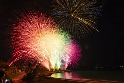 Imagen del espectáculo ofrecido por Illusion Fireworks en el Concurs de Focs de Tarragona 2025
