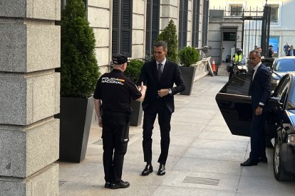 El presidente del Gobierno, Pedro Sánchez, a su llegada al Congreso de los Diputados