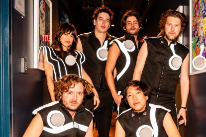 La banda francesa L'Impératrice actúa en el Cruïlla.