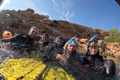 Con solo unas gafas y un tubo de snorkel, la aventura está servida.