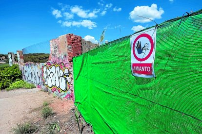 Estos días se alerta sobre la presencia de amianto en la antigua fábrica
