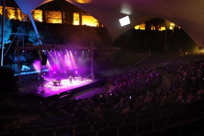 Imagen del concierto que Miguel Poveda llevó a cabo en el Camp de Mart durante las fiestas de Santa Tecla de 2020.