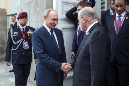 Putin rusia reunion