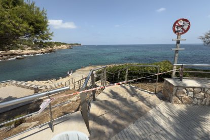 Accés a la platja de Pixavaques de l'Ametlla de Mar.