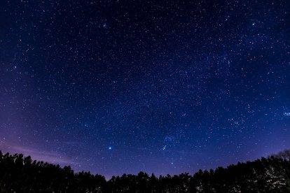 lluvia de estrellas; cielo estrellado