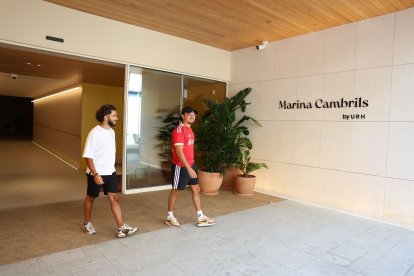 Lucas y Nicola han sido los dos primeros en hacer el check-in en el nuevo establecimiento.