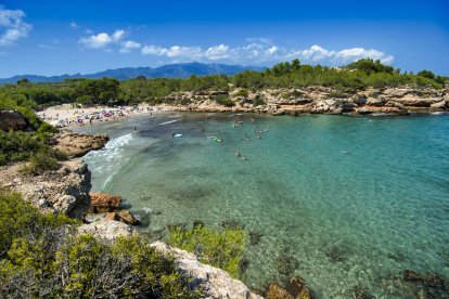 La Cala Forn, a l’Ametlla de Mar, és una de les més populars.