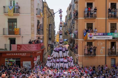 Pilar de vuit amb folre i manilles de la Colla Jove.