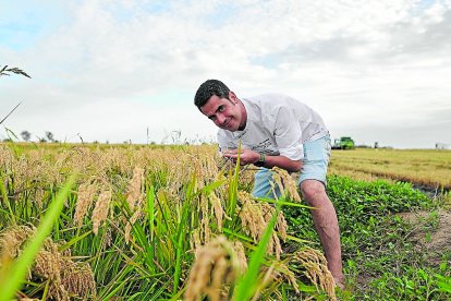 El chef Joan Capilla, en Poblenou del Delta, investiga, prueba, compara, anota: «Cada día aprendo algo nuevo».