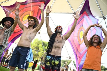 Asistentes, en el festival internacional de música reggae Rototom Sunsplash que se celebra en Benicàssim (Castellón).