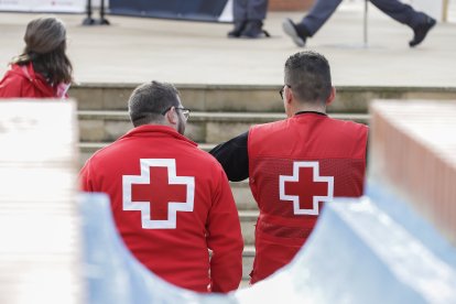 Imagen de archivo de varios voluntarios de la Cruz Roja