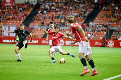 El Nàstic está jugando ante el Algeciras en la primera jornada.