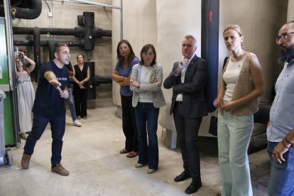 La consellera de Territori, Habitatge i Transició Ecològica, Sílvia Panque, durant la inauguració de la nova planta de biomassa d'Amposta