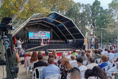 Assistents al pregó inaugural de les festes majors de Tortosa