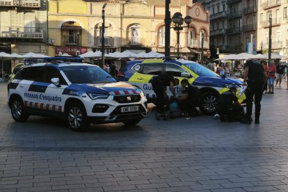 Patrullas de los Mossos d'Esquadra y de la Guàrdia Urbana en la zona.
