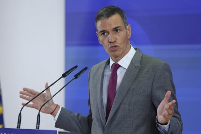 El presidente del Gobierno, Pedro Sánchez, durante la clausura del acto ‘Por un pacto de Estado frente a la emergencia climática’, este lunes en Madrid
