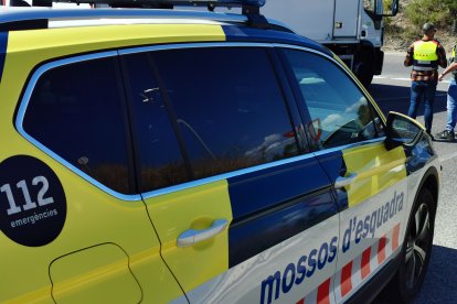 Finalmente, la patrulla de Mossos d'Esquadra le cerró el paso para que no pudiera seguir.
