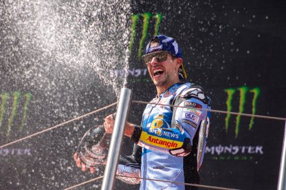 Alex Márquez gana en el Circuit de Catalunya. Es la segunda victoria de MotoGP de la temporada para el hermano de Marc.