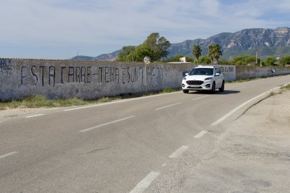 Estat actual de la carretera, prop del nucli urbà de la Ràpita.