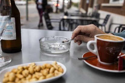 La nueva ley antitabaco no permitirá fumar en las terrazas