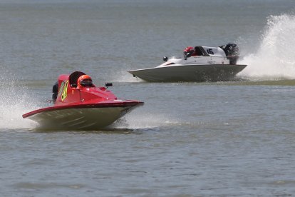 Una de las lanchas fuera borda durante la competición.