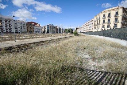 Els terrenys on s'ha de construir el nou aparcament.