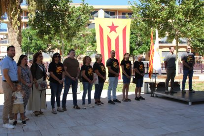 Els representants de l'Ajuntament de Roquetes en la celebració de la Diada.