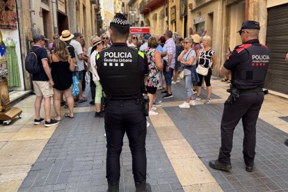 Una patrulla de la Guàrdia Urbana en la Part Alta de Tarragona.