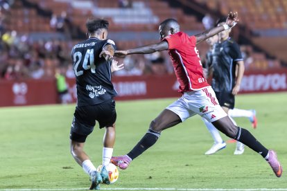 Cedric, durante el Nàstic-Algeciras de la jornada 1.