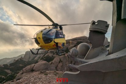 Un helicóptero de Bombers de la Generalitat.