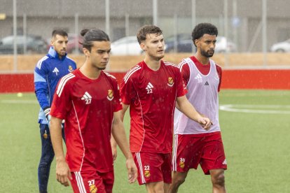 Álvaro García, en el centro, completó ayer en la Ciutat Esportiva su primer entrenamiento con el Nàstic de Tarragona.