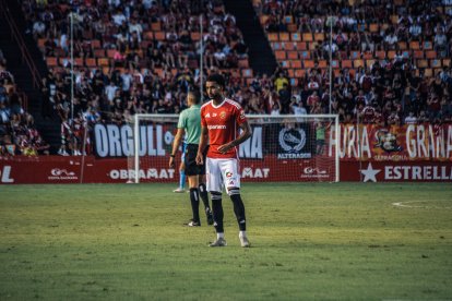 El delantero de la Pobla de Mafumet, en el Nou Estadi contra el Atlético Sanluqueño.
