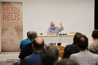 Salvador Palomar durant la presentació de la seva recerca.