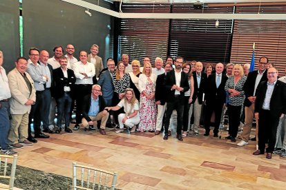 Foto de família dels membres del Rotary Metropolità que van ser presents a la interessant ponència.