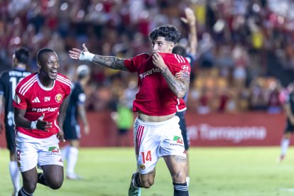 Óscar Sanz marcó el primer gol oficial del equipo esta temporada, en el debut liguero ante el Algeciras (2-1).