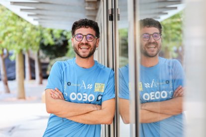 Albert Salas, amb la samarreta de la nova edició del Correllengua Reus.