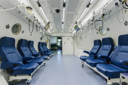 Imagen del interior de una cámara hiperbárica.

		 FOTO: GETTYIMAGES

		 Interior of hyperbaric chamber 496647101