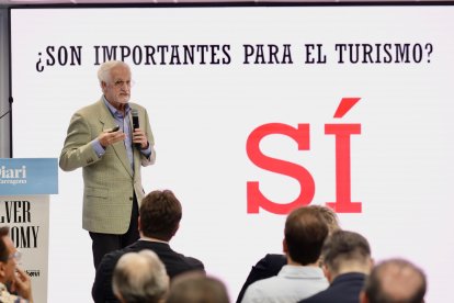 Francisco José González, miembro de Presidentex, durante su ponencia en el evento 'Silver Economy' en la sala Victoria Climent del Diari de Tarragona.